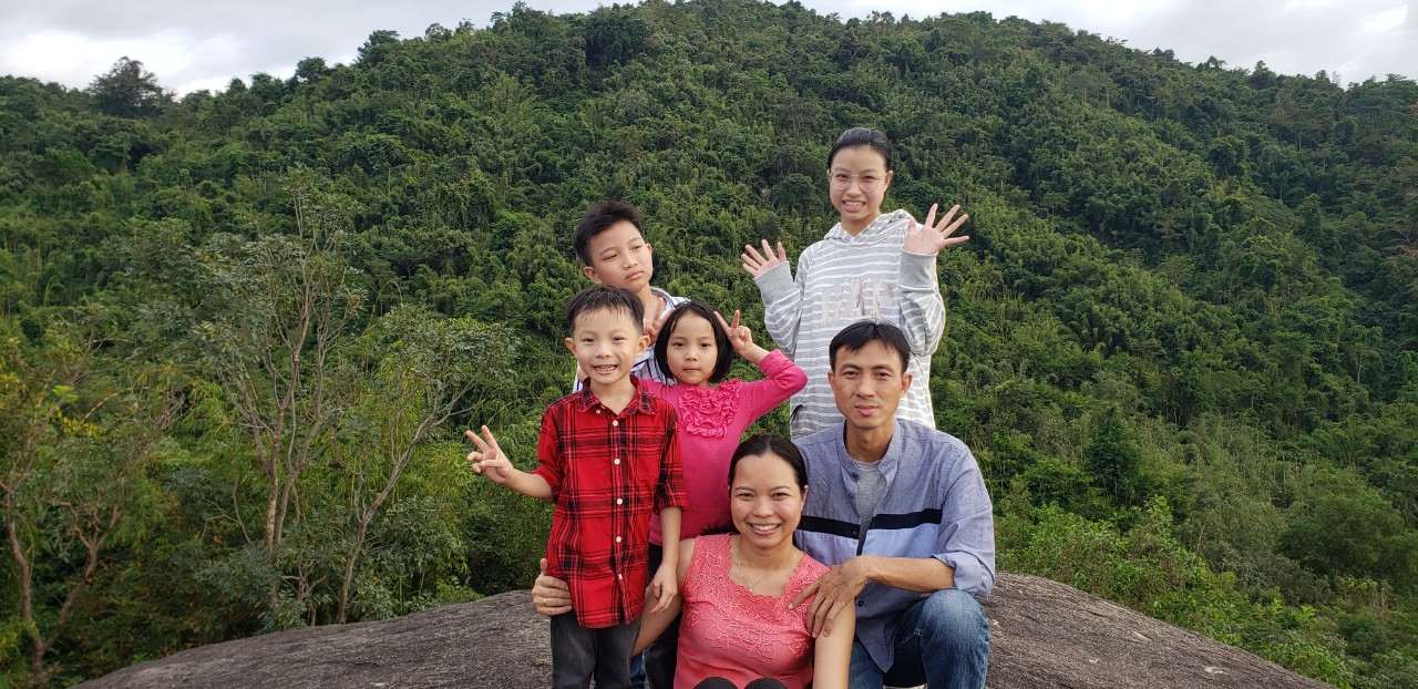 Gia đình tại Nui Tượng